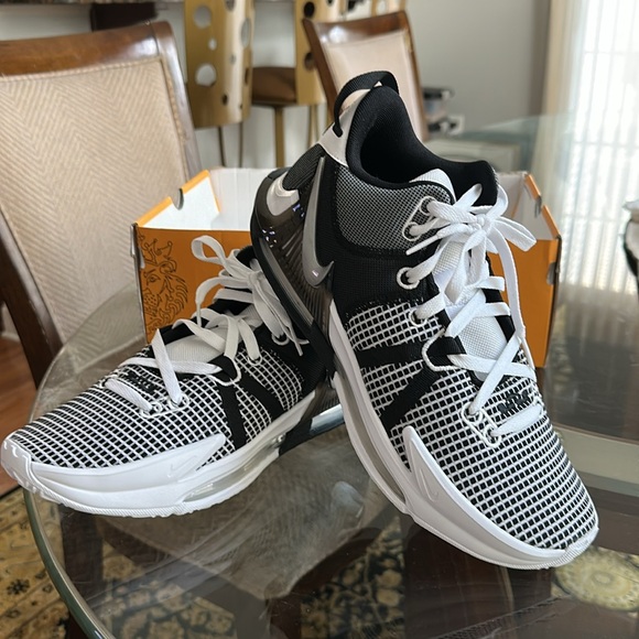 Nike LeBron Black and White Sneakers - Picture 4 of 10